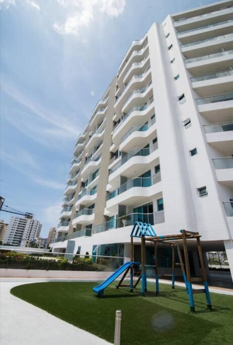 Moderno - Sector Playa Salguero - *