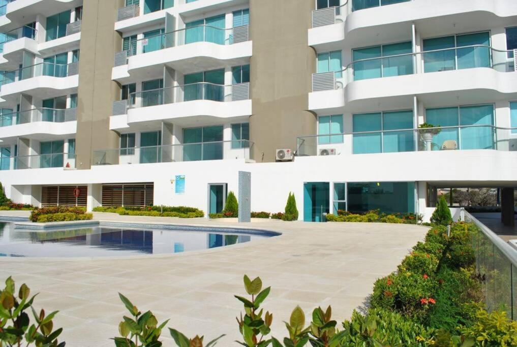 Moderno - Sector Playa Salguero - * Santa Marta (Magdalena)